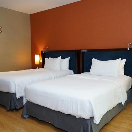 Cambridge Hotel Медан Екстериор снимка