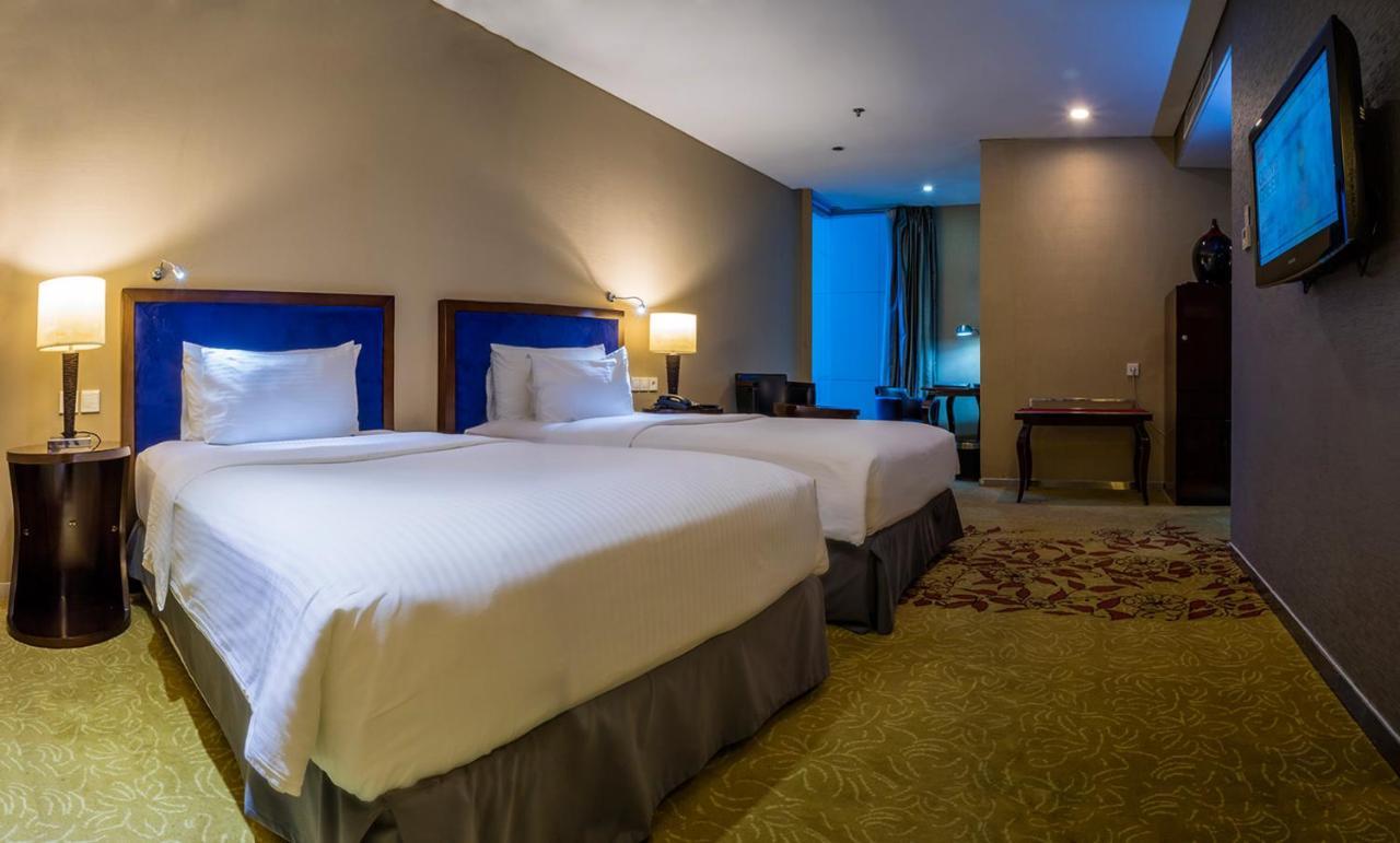 Cambridge Hotel Медан Екстериор снимка