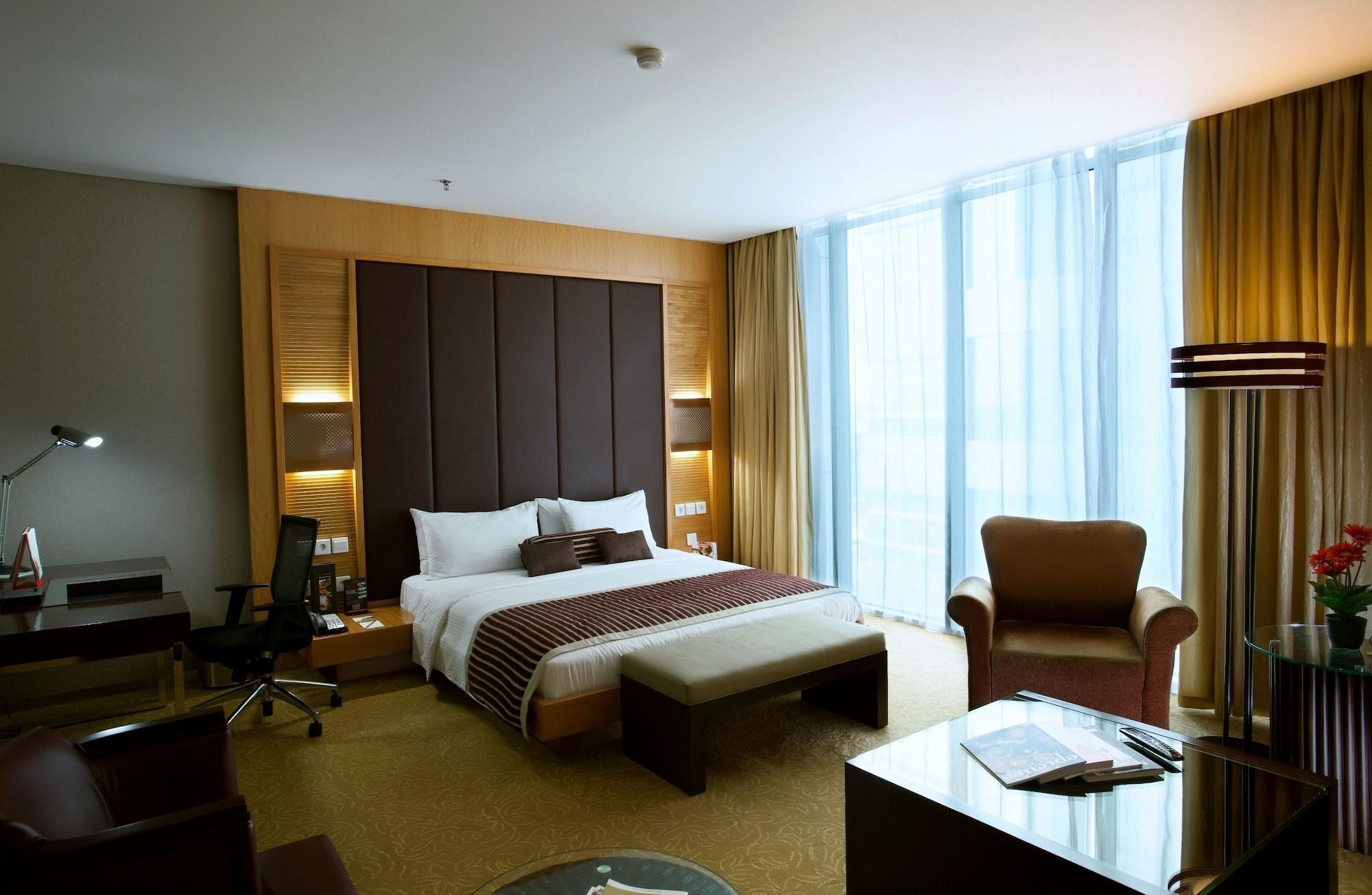 Cambridge Hotel Медан Екстериор снимка
