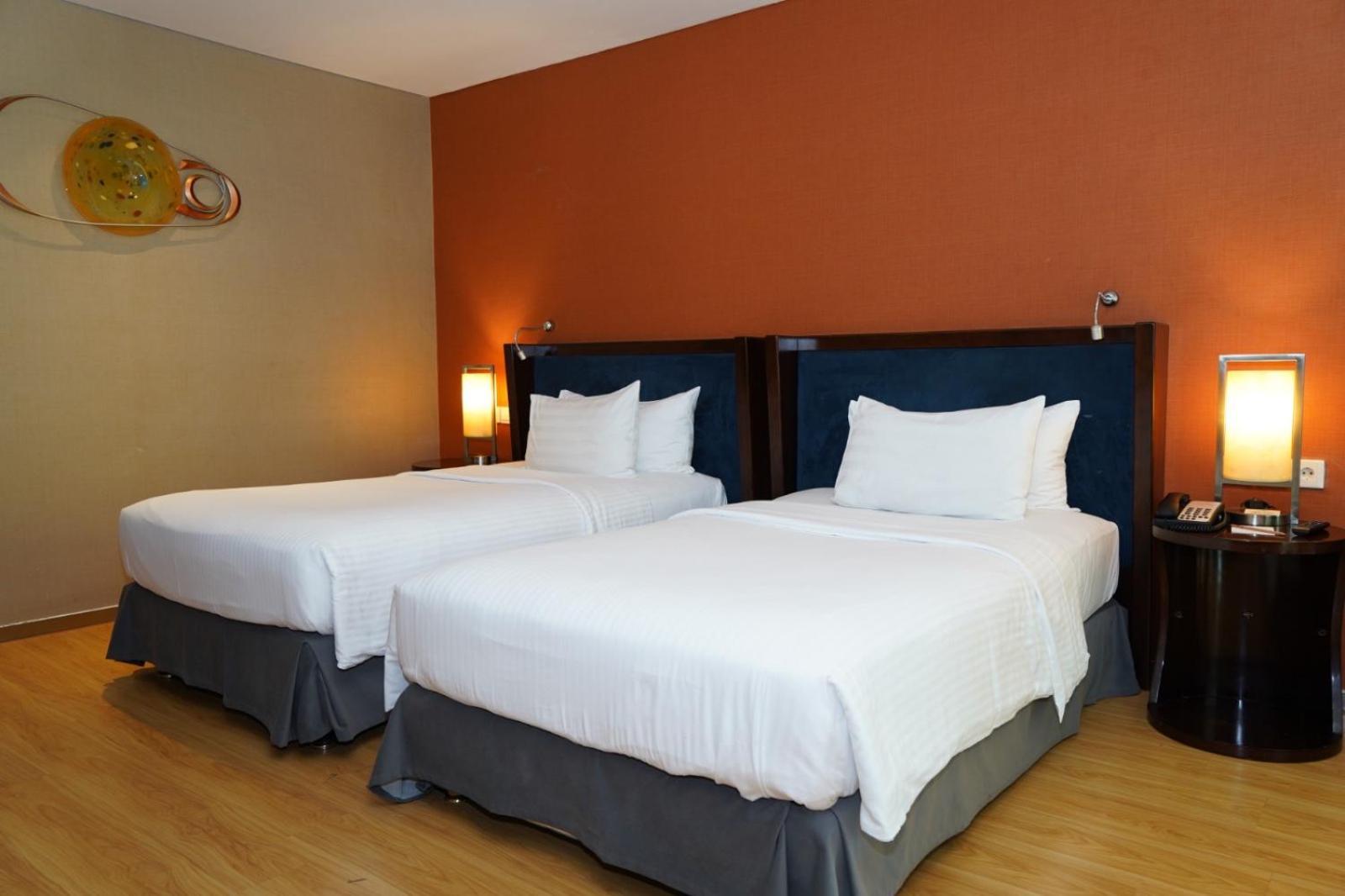 Cambridge Hotel Медан Екстериор снимка