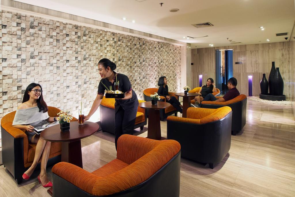 Cambridge Hotel Медан Екстериор снимка