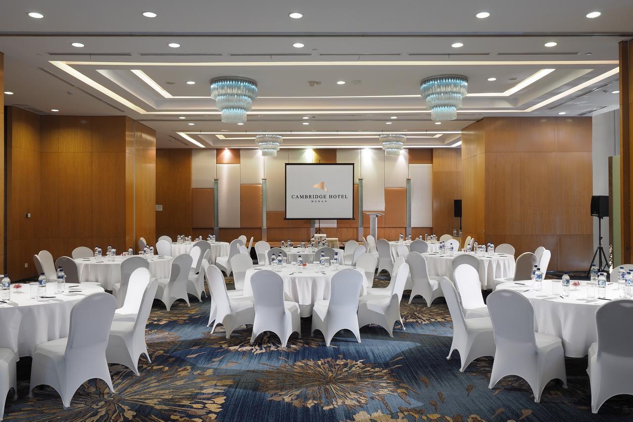 Cambridge Hotel Медан Екстериор снимка