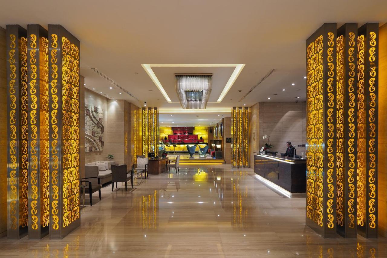 Cambridge Hotel Медан Екстериор снимка