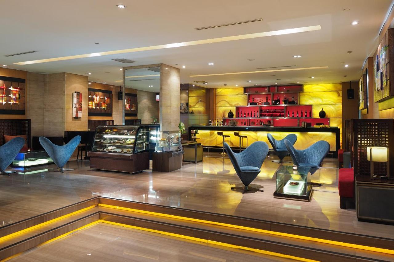Cambridge Hotel Медан Екстериор снимка