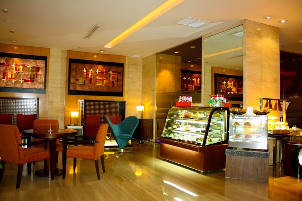 Cambridge Hotel Медан Екстериор снимка