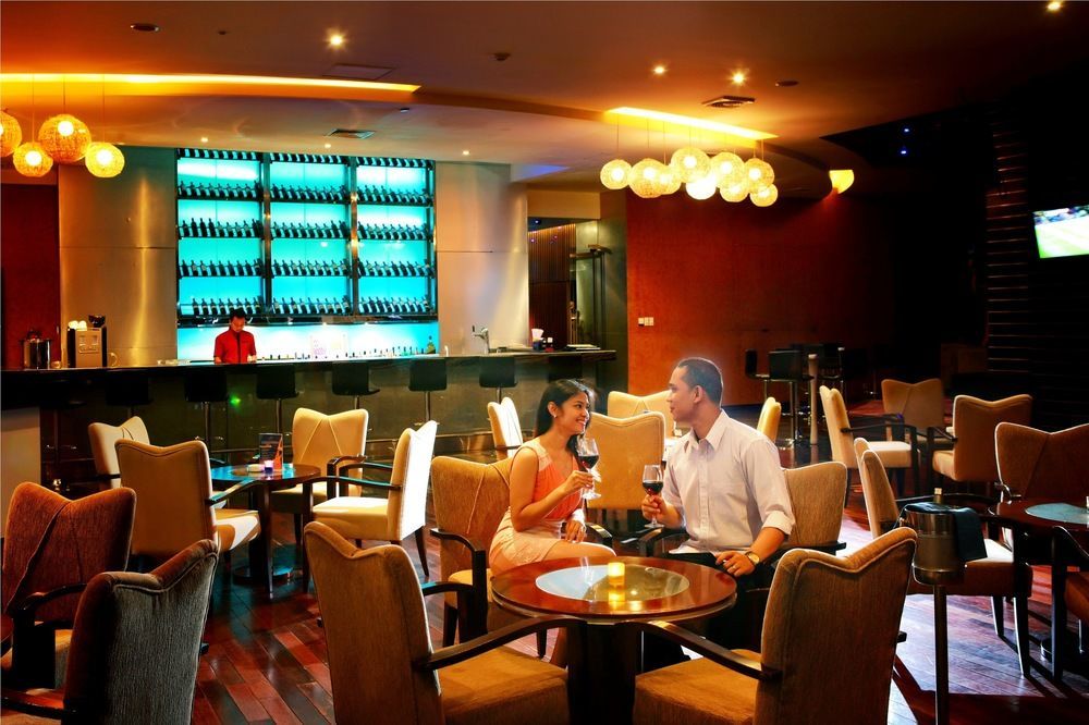 Cambridge Hotel Медан Екстериор снимка