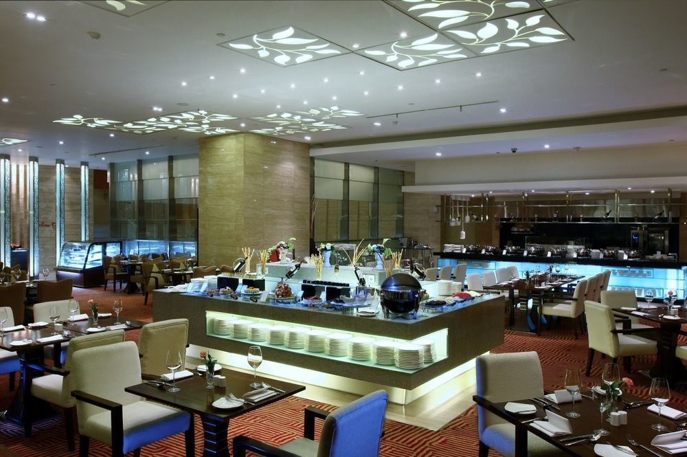 Cambridge Hotel Медан Екстериор снимка