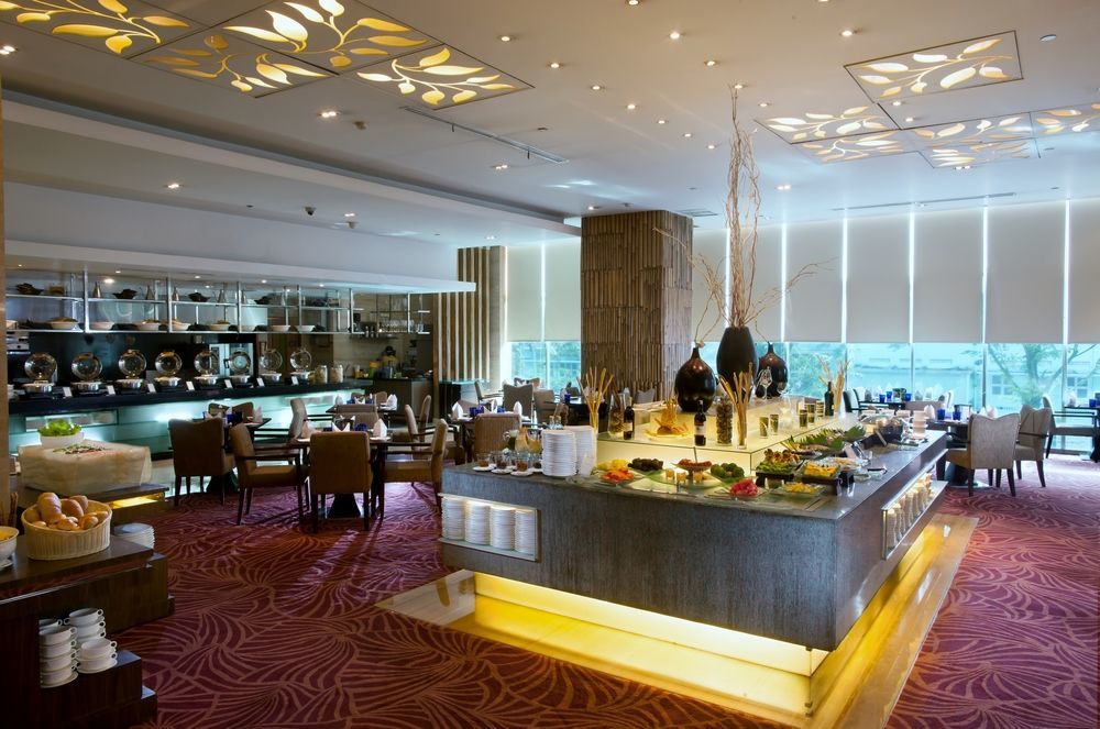 Cambridge Hotel Медан Екстериор снимка