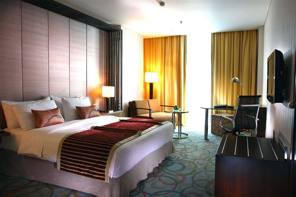 Cambridge Hotel Медан Екстериор снимка